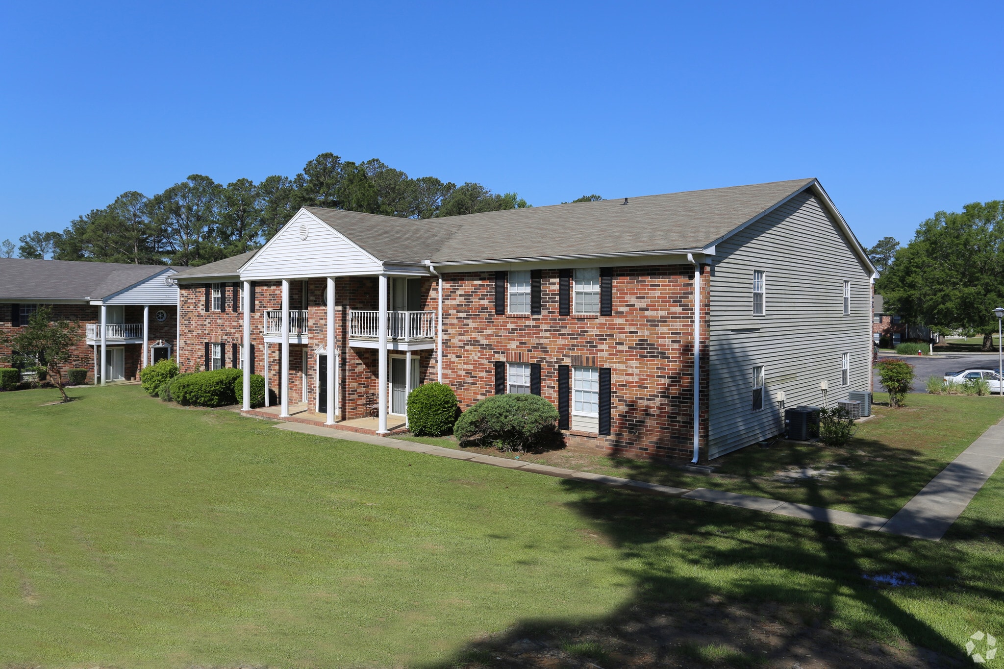 Beautiful exterior view of the buildings at Mallard Pointe Apartments located in Columbia, SC
