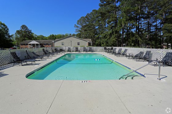 beautiful pool at Mallard Pointe Apartments located in Columbia, SC